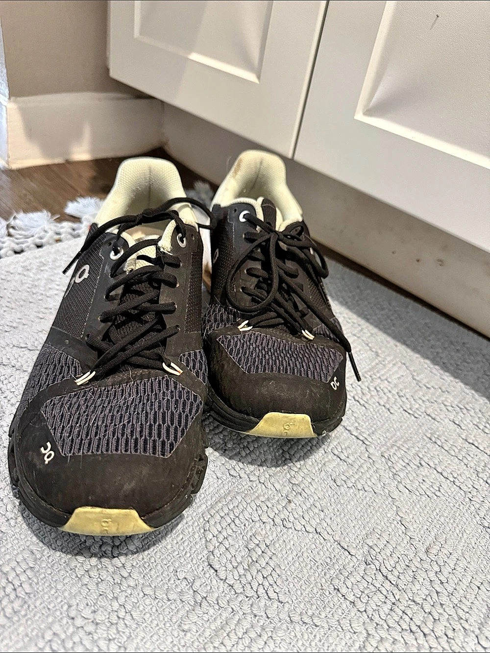 On Cloudflyer Black & White US 9 Athletic Sneakers